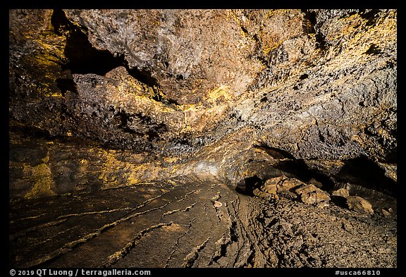 Golden Dome Cave Lava tube. Lava Beds National Monument, California, USA