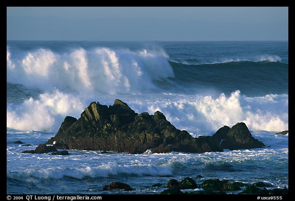 Crashing waves and rocks, Ocean drive. Pacific Grove, California, USA