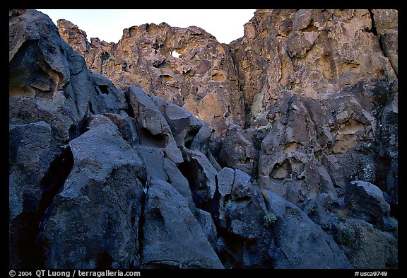 Cliff with hole, Hole-in-the-wall. Mojave National Preserve, California, USA