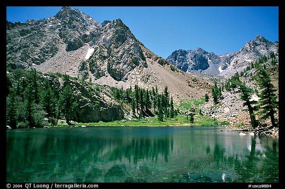 Emerald waters of a mountain lake, Inyo National Forest. California, USA