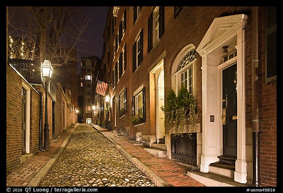 Cobblestone narrow street by night, Beacon Hill. Boston, Massachussets, USA
