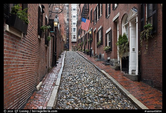 Cobblestone alley on rainy day, Beacon Hill. Boston, Massachussets, USA