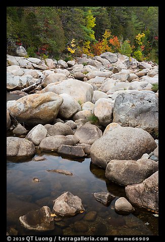 Picture/Photo: Boulders near Orin Falls in autumn ...