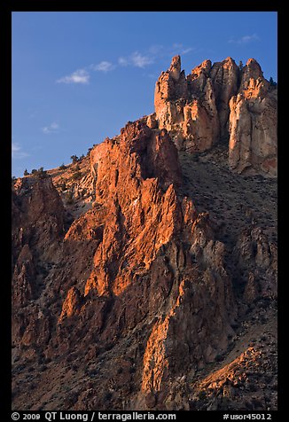 Ryolite pinnacles at sunset. Smith Rock State Park, Oregon, USA (color)
