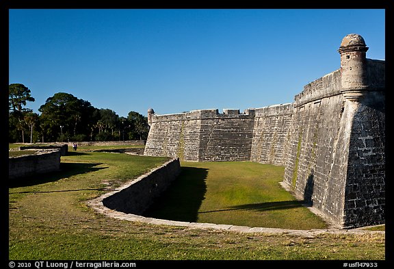 Coquina walls of historic fort, Castillo de San Marcos National Monument. St Augustine, Florida, USA