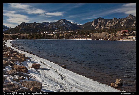 Lake Estes, late winter. Colorado, USA (color)