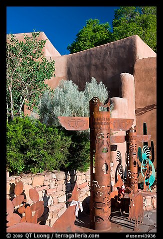 Southwest art, and adobe building. Santa Fe, New Mexico, USA (color)