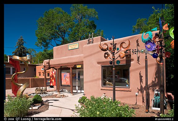 Art gallery and modern sculptures. Santa Fe, New Mexico, USA (color)