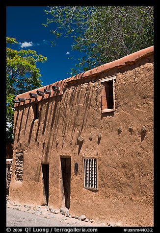 Casa Vieja de Analco. Santa Fe, New Mexico, USA (color)