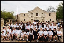 School group poses in front of the Alamo. San Antonio, Texas, USA ( color)