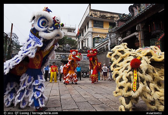 Dragon dance, Thien Hau Pagoda, district 5. Cholon, District 5, Ho Chi Minh City, Vietnam (color)