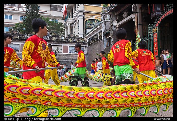 Dancers animating dragon, Thien Hau Pagoda, district 5. Cholon, District 5, Ho Chi Minh City, Vietnam (color)