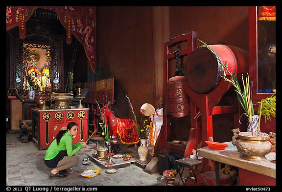 Woman worshipping Quan Cong sacred red horse, Tam Son Hoi Quan Pagoda. Cholon, District 5, Ho Chi Minh City, Vietnam