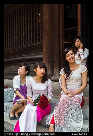 Bridal party, Temple of the Litterature. Hanoi, Vietnam (color)