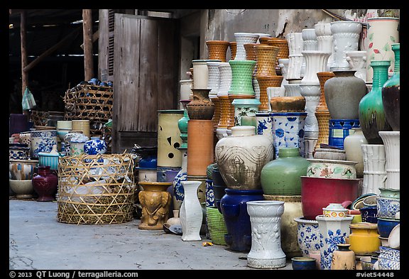 Large vases for sale. Bat Trang, Vietnam (color)
