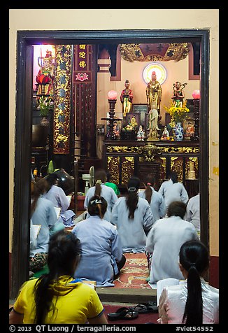 Women worshipping in Phung Son Pagoda, district 11. Ho Chi Minh City, Vietnam (color)