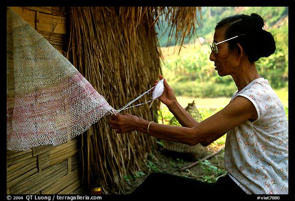 Woman sewing a net, between Lai Chau and Tam Duong. Northwest Vietnam (color)