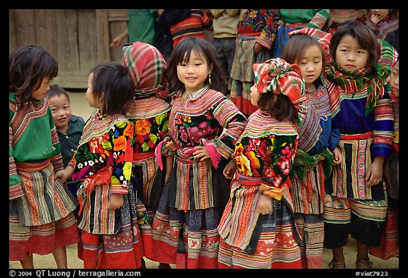 Flower Hmong schoolchildren. Bac Ha, Vietnam