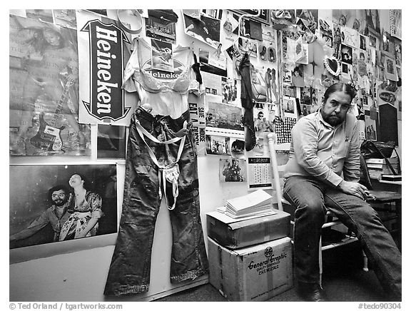 Robert Heinecken at Home, 1981.  ()