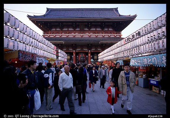 Nakamise-dori, Senso-ji's temple precint's shopping street, Asakusa. Tokyo, Japan