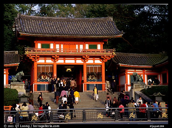 Entrance of the Yasaka-jinja Shrine. Kyoto, Japan