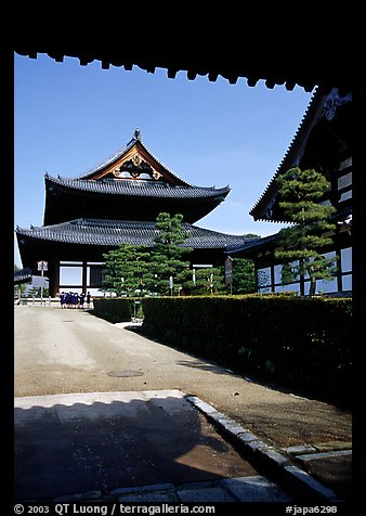 Entrance of the Tofuju-ji Temple, one of the city's five main Zen temples. Kyoto, Japan