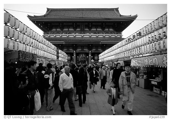 Nakamise-dori, Senso-ji's temple precint's shopping street, Asakusa. Tokyo, Japan (black and white)