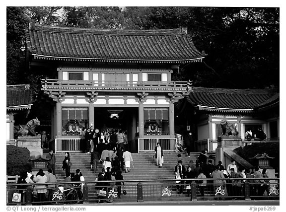 Entrance of the Yasaka-jinja Shrine. Kyoto, Japan