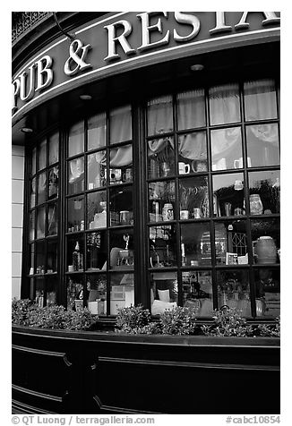 Pub and restaurant windows. Victoria, British Columbia, Canada