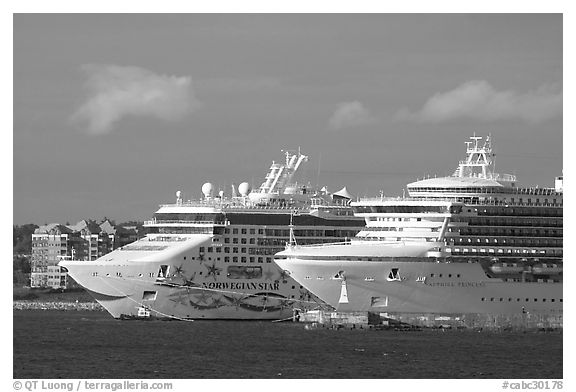 Cruise ships. Victoria, British Columbia, Canada