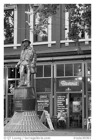 Statue and cafe in Gastown. Vancouver, British Columbia, Canada (black and white)