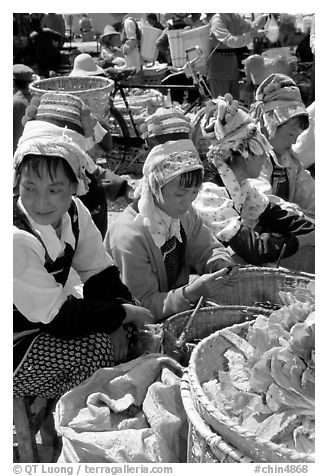 Bai women sell vegetables at the Monday market. Shaping, Yunnan, China (black and white)