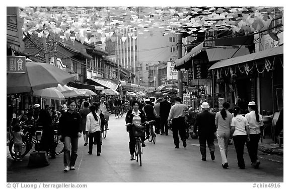 Old street near the intersection of Zhengyi Lu and Dongfeng Lu. Kunming, Yunnan, China