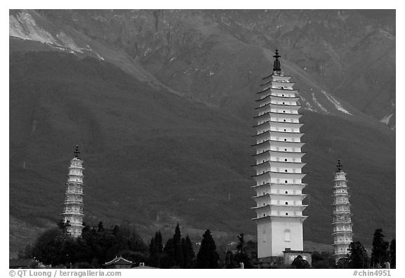 San Ta Si (Three pagodas) at sunrise, among the oldest standing structures in South West China. Dali, Yunnan, China