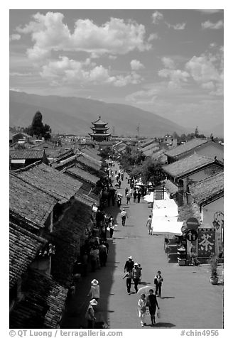 Fuxing Lu seen from the South Gate. Dali, Yunnan, China (black and white)