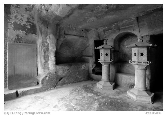 Burial site. Leshan, Sichuan, China (black and white)