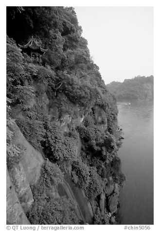 Bijin Pavillion in the cliffs of Lingyun Hill above the confluence of Min and and Dadu Rivers. Leshan, Sichuan, China