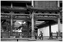 Children in an archway. Lijiang, Yunnan, China (black and white)