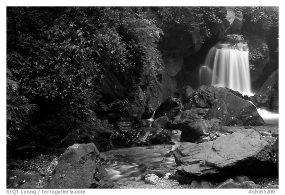 Waterfall between Qingyin and Hongchunping. Emei Shan, Sichuan, China (black and white)