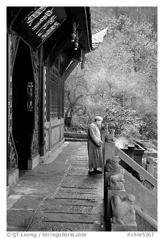 Monk in front of Jieyin Palace. Emei Shan, Sichuan, China (black and white)