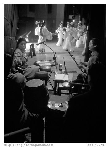 Sichuan opera performers and musicians seen from the backstage. Chengdu, Sichuan, China (black and white)