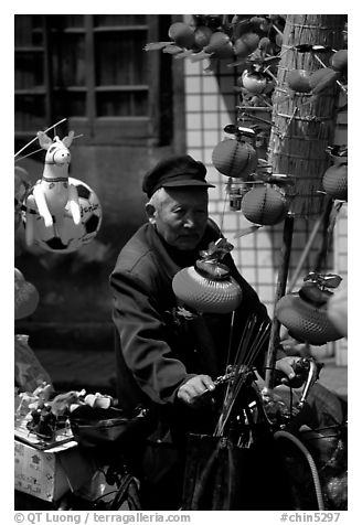 Lantern seller. Chengdu, Sichuan, China