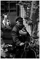 Lantern seller. Chengdu, Sichuan, China (black and white)