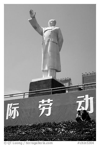 Statue of Mao Ze Dong. Chengdu, Sichuan, China (black and white)