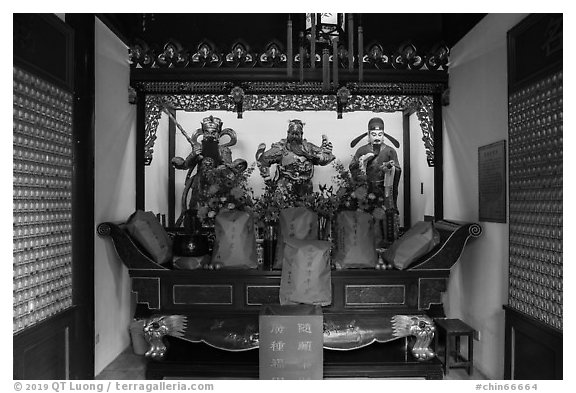 Altar, Dajing Taoist temple. Shanghai, China (black and white)