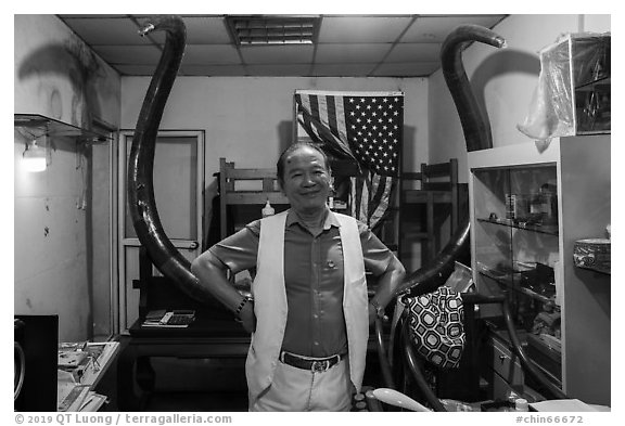 Ivory merchant with mammoth tusk. Shanghai, China (black and white)