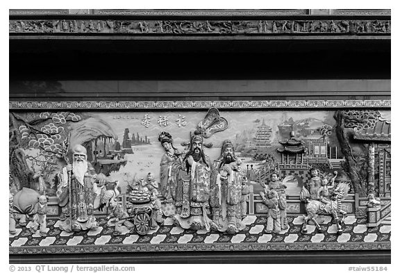 Frieze, Guandu Temple. Taipei, Taiwan (black and white)