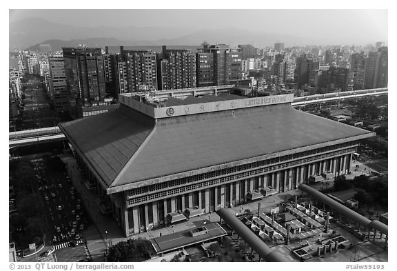 Central station seen from above. Taipei, Taiwan (black and white)