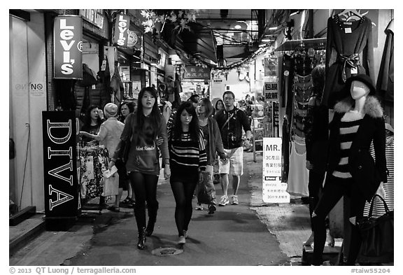 Women shopping in Shilin Night Market. Taipei, Taiwan (black and white)