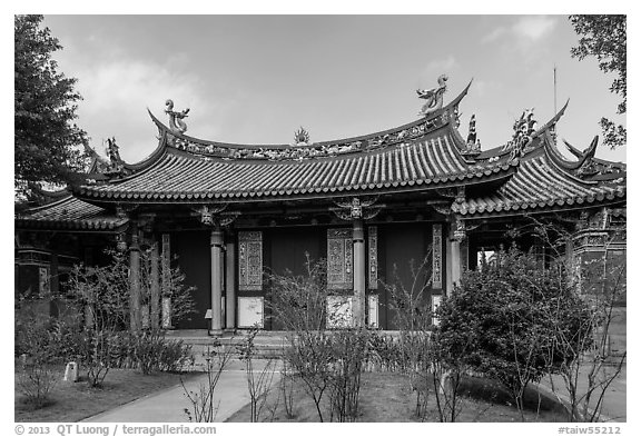 Yi Gate, Confuscius Temple. Taipei, Taiwan (black and white)